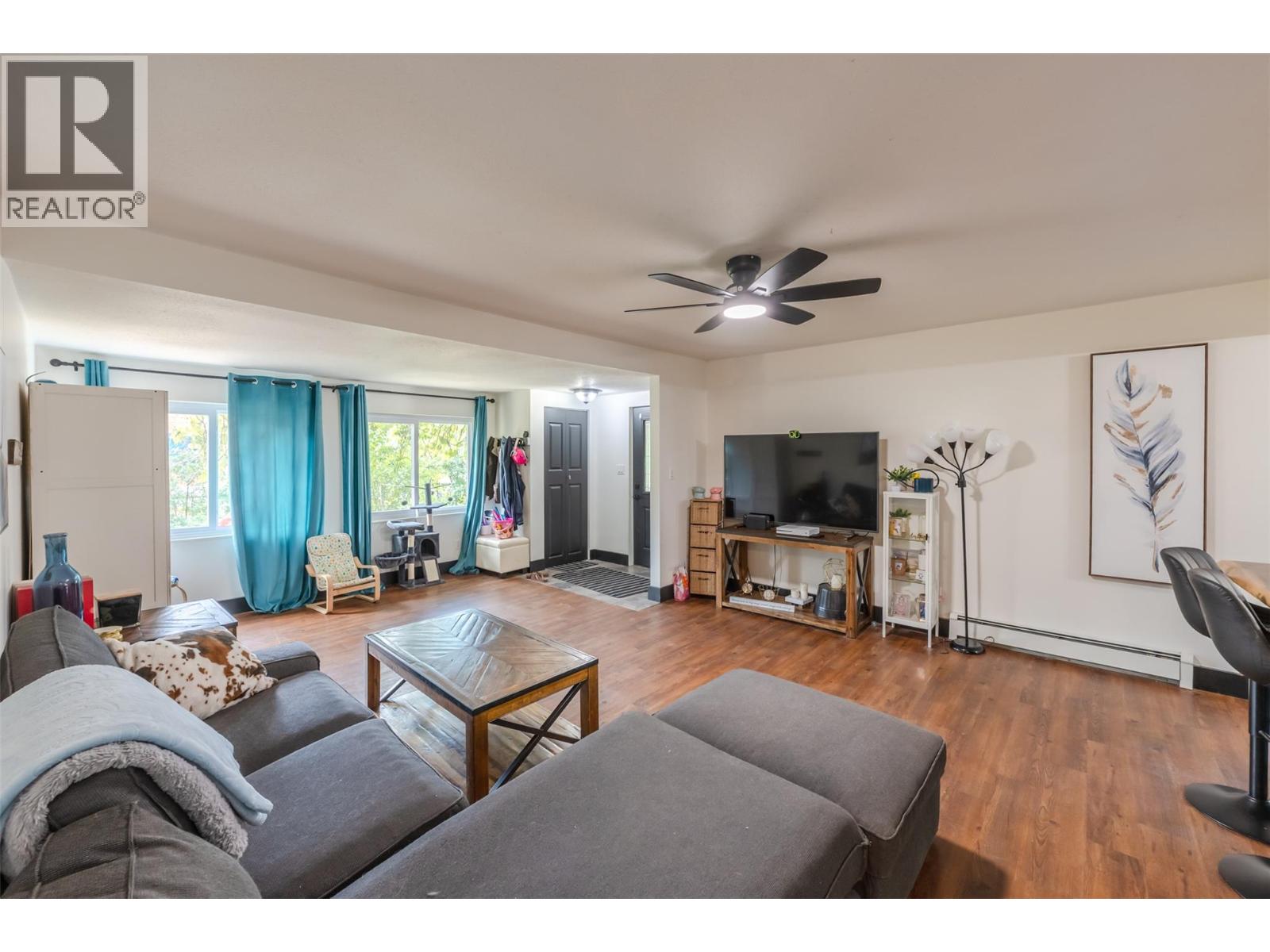 2122 MAIN Street