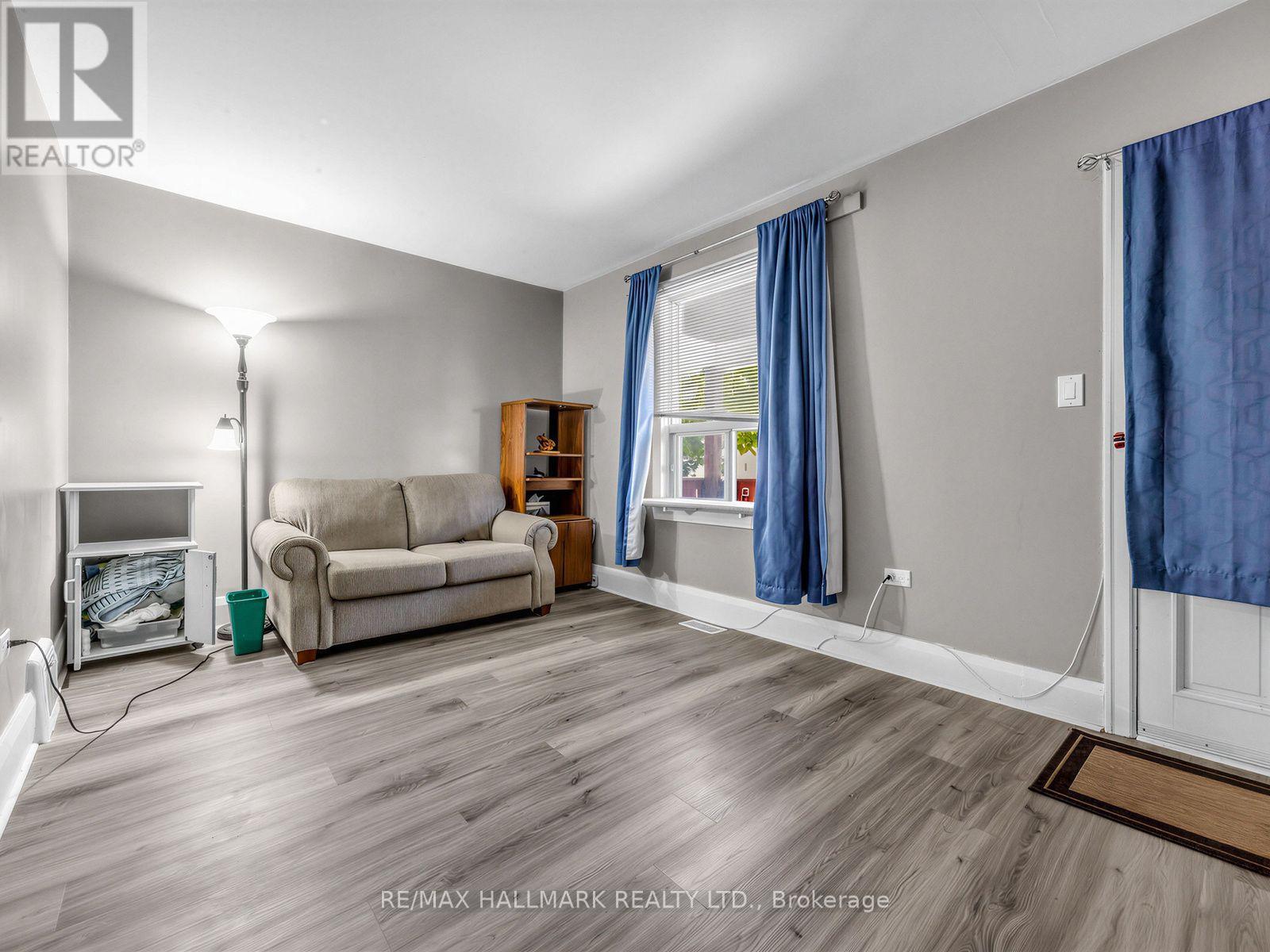201 LINSMORE CRESCENT