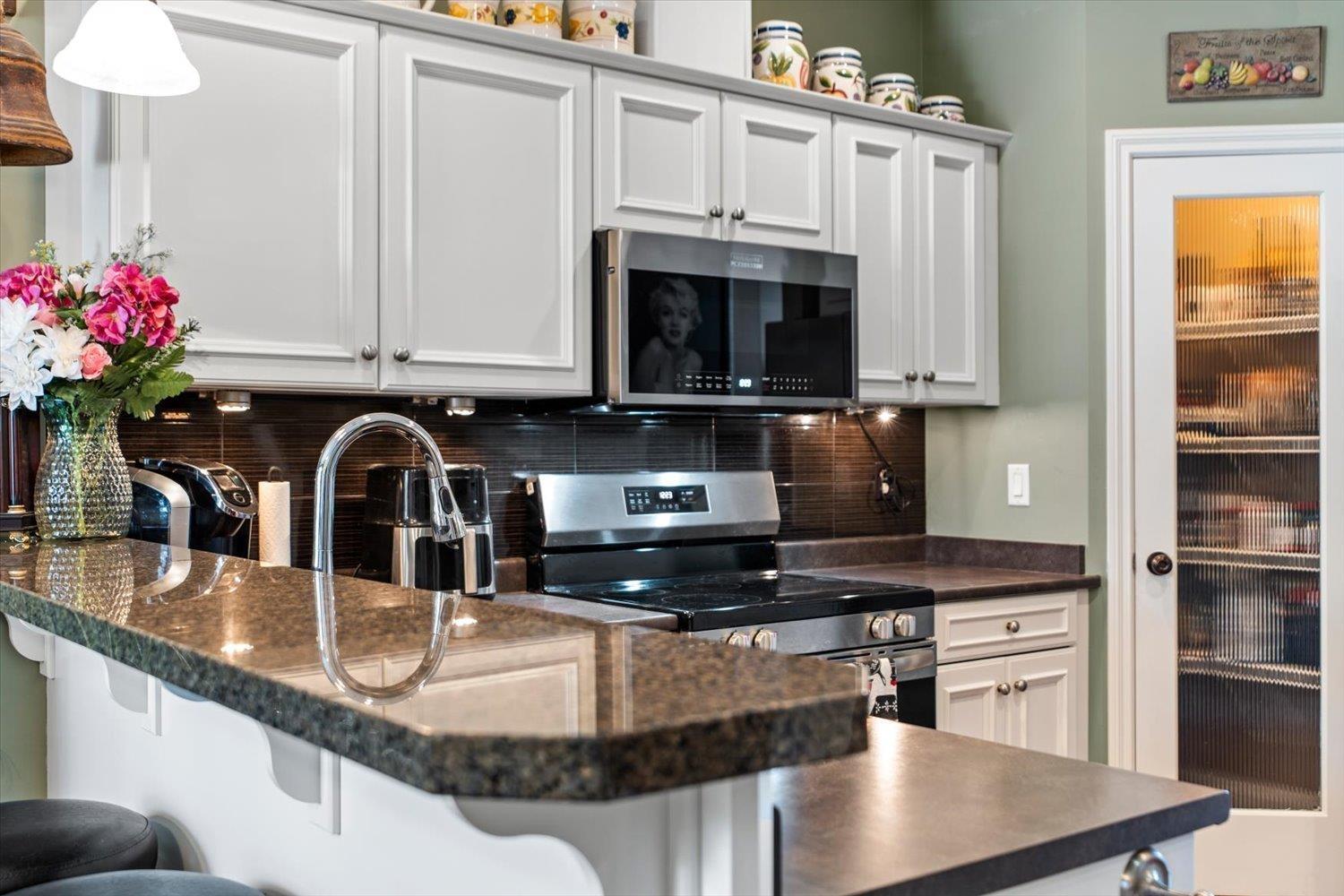 3 6577 SOUTHDOWNE PLACE, Sardis South