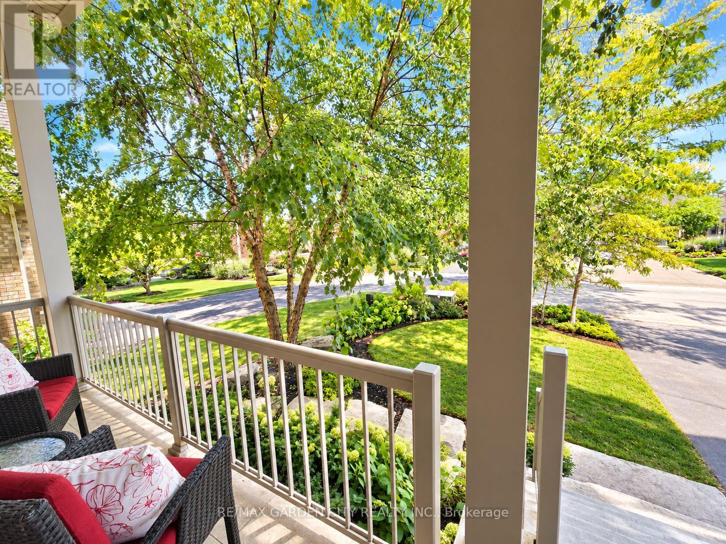 18 HEATHCOTE COURT
