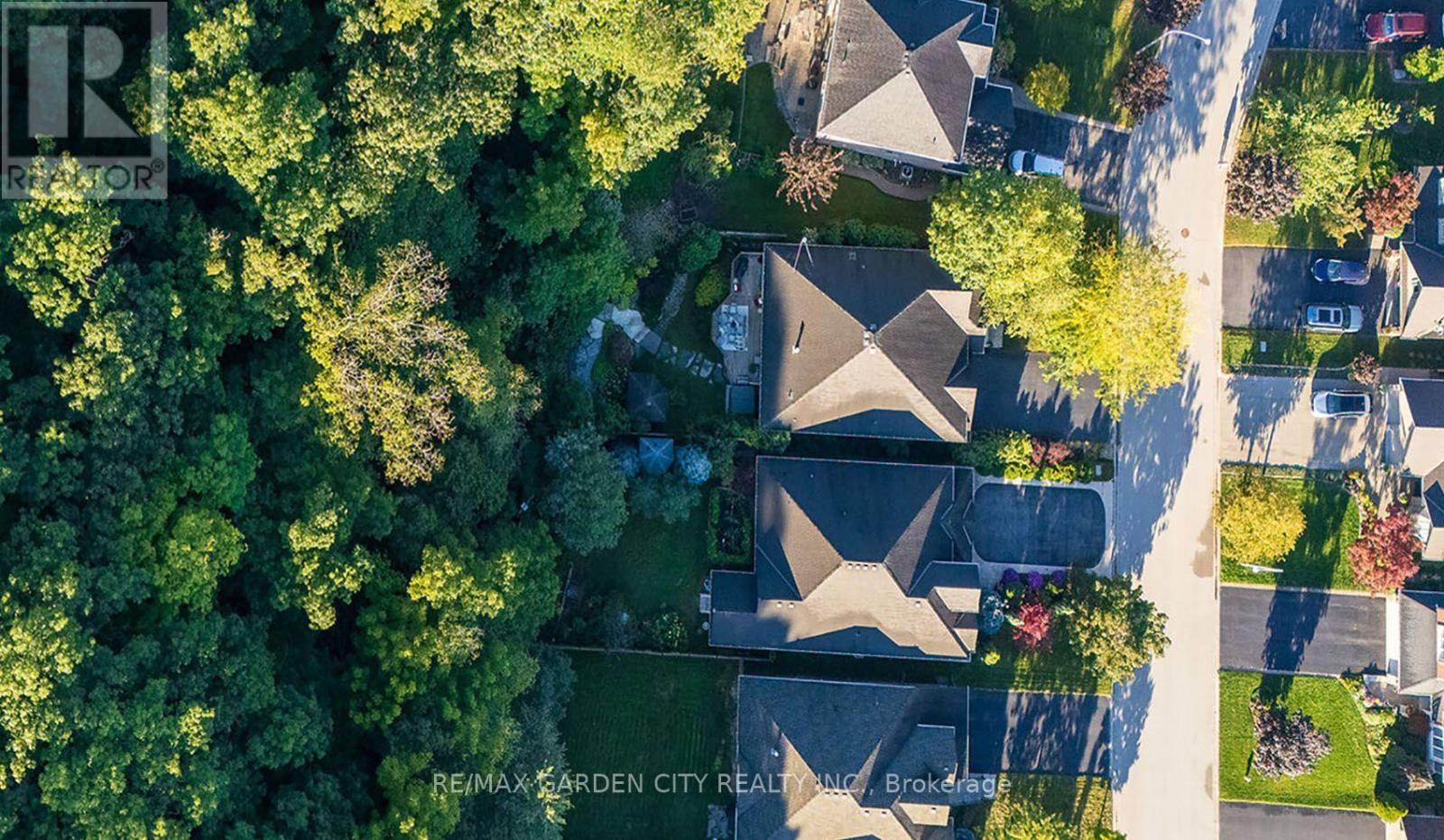 18 HEATHCOTE COURT