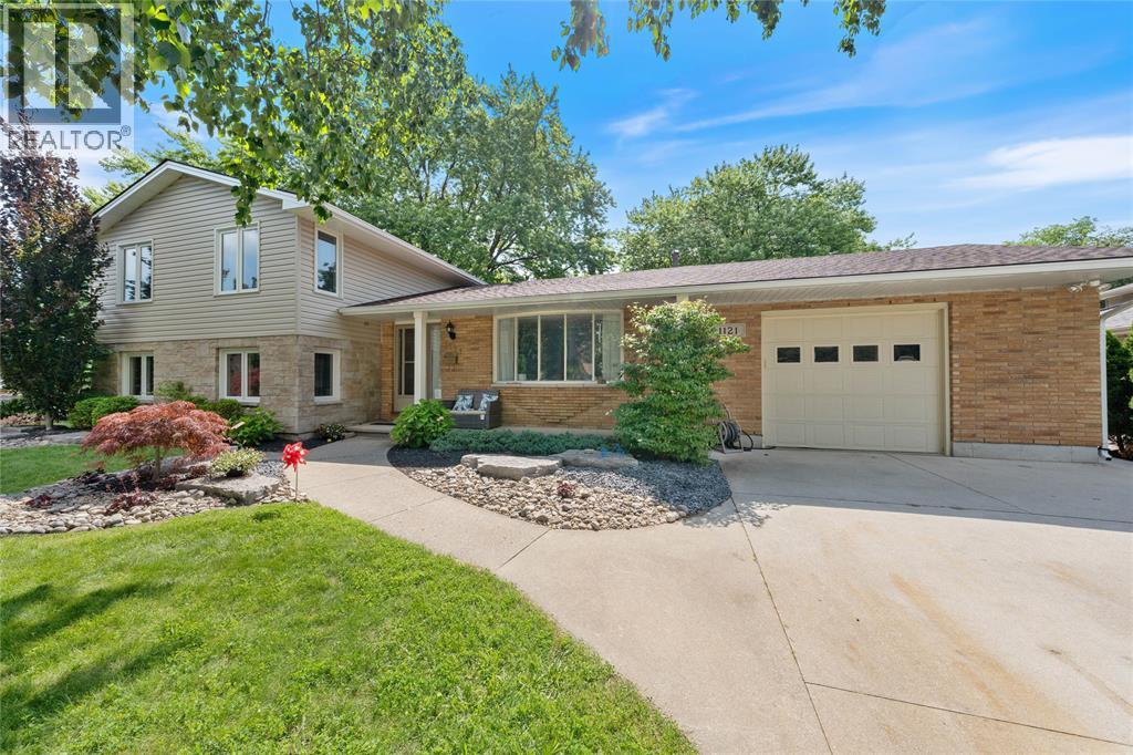 1121 ARLINGTON COURT