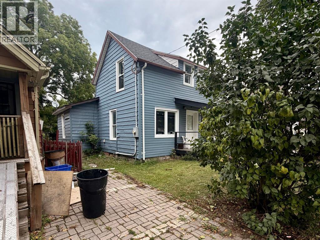 322 Confederation STREET