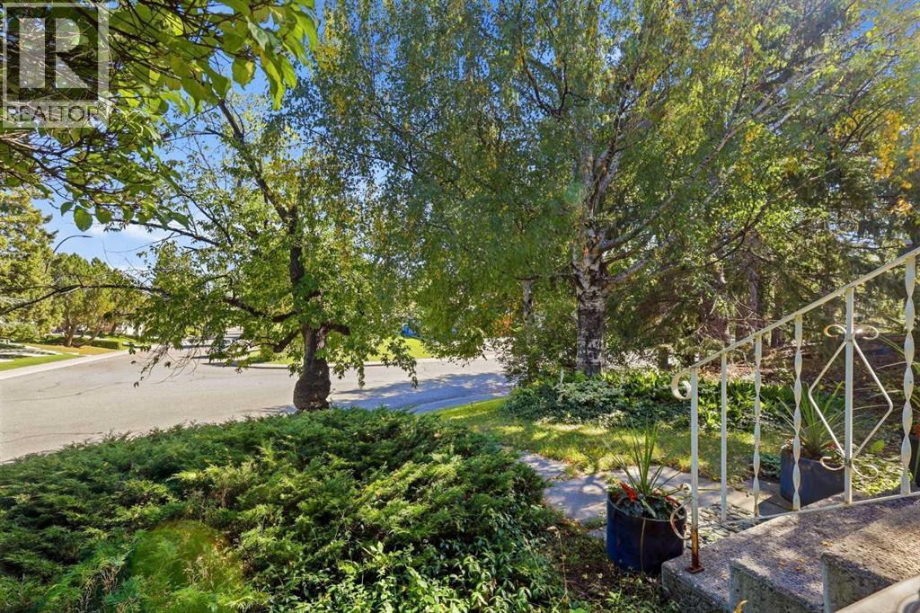 944 Canna Crescent SW
