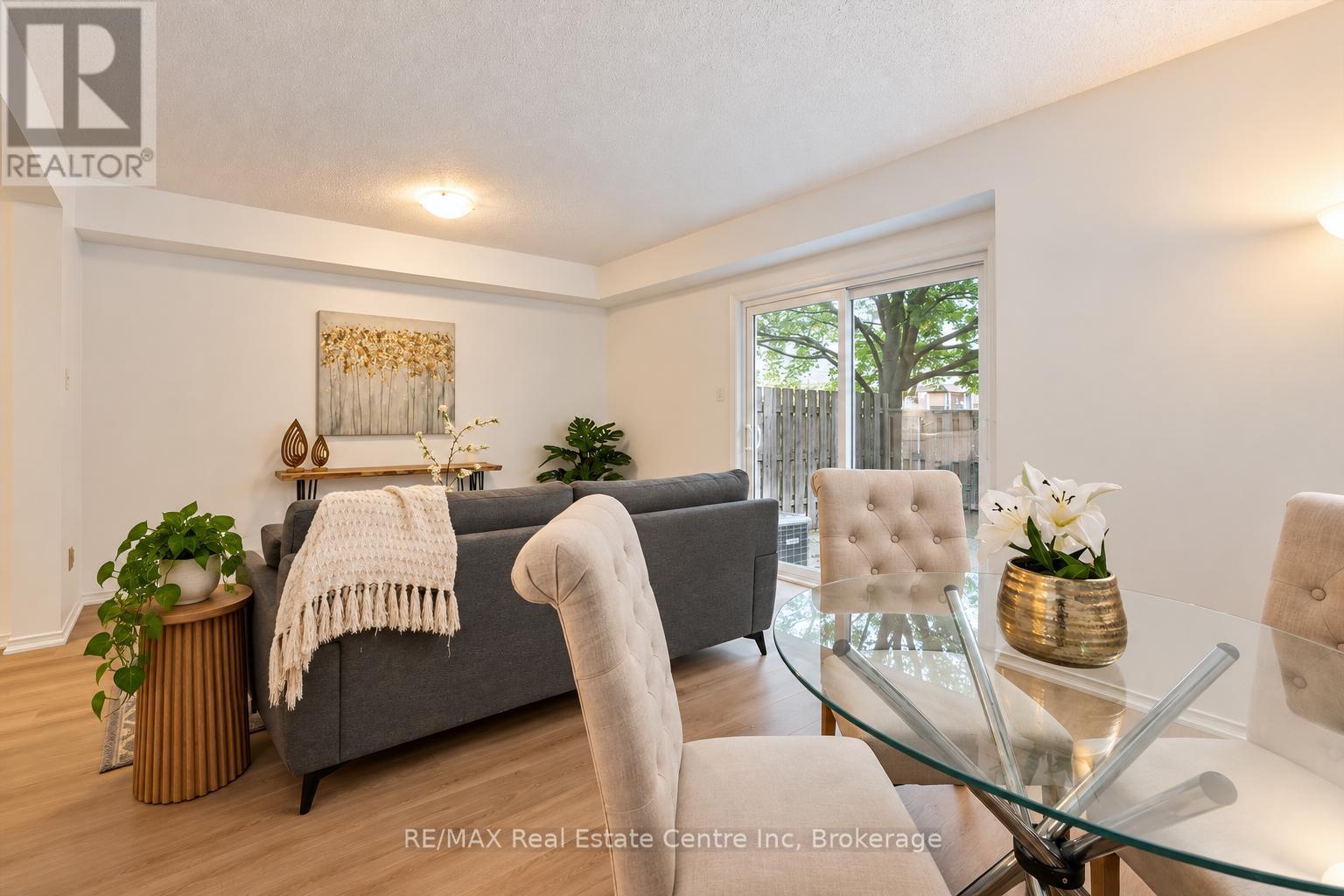 71 - 240 LONDON ROAD W