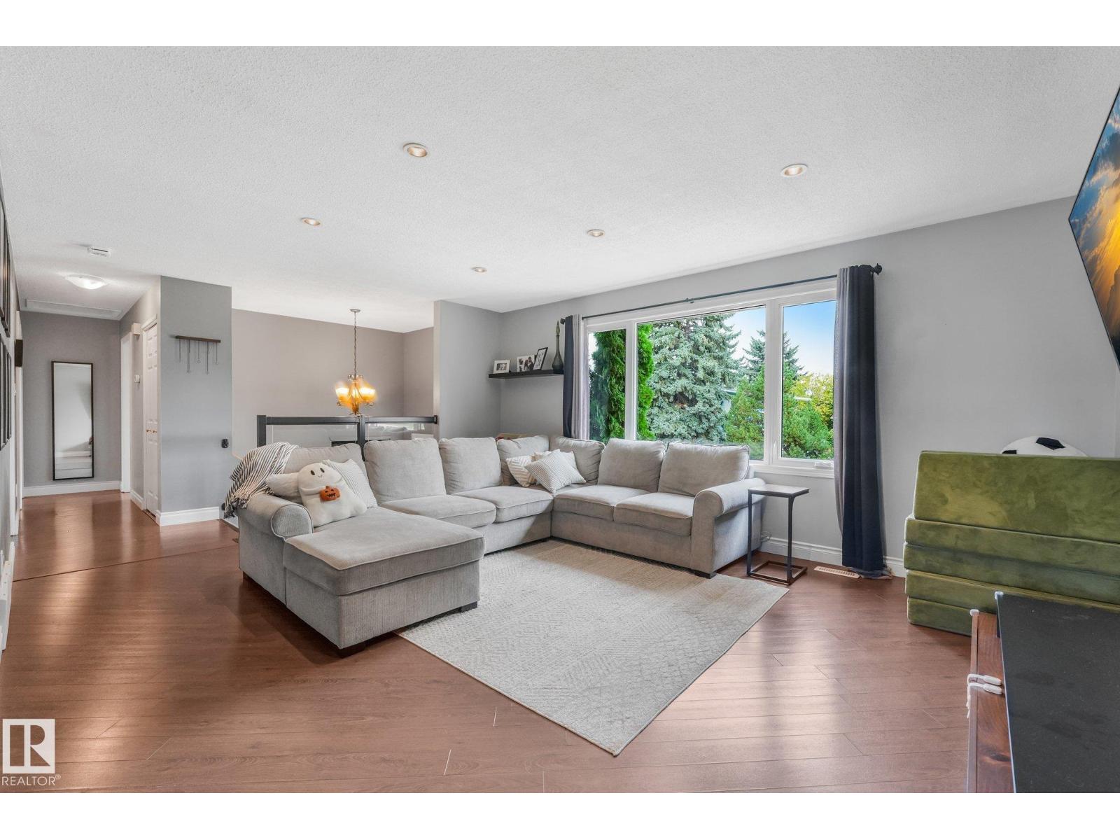 81 GLAMORGAN DR