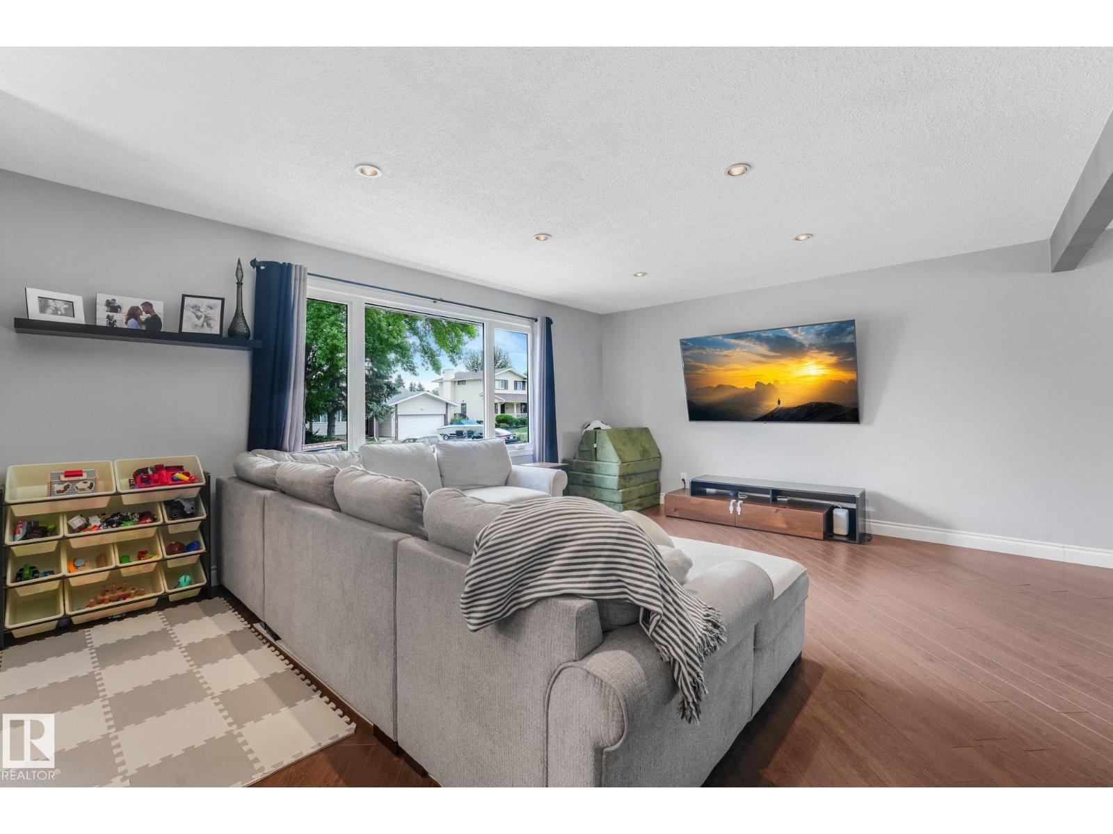 81 GLAMORGAN DR