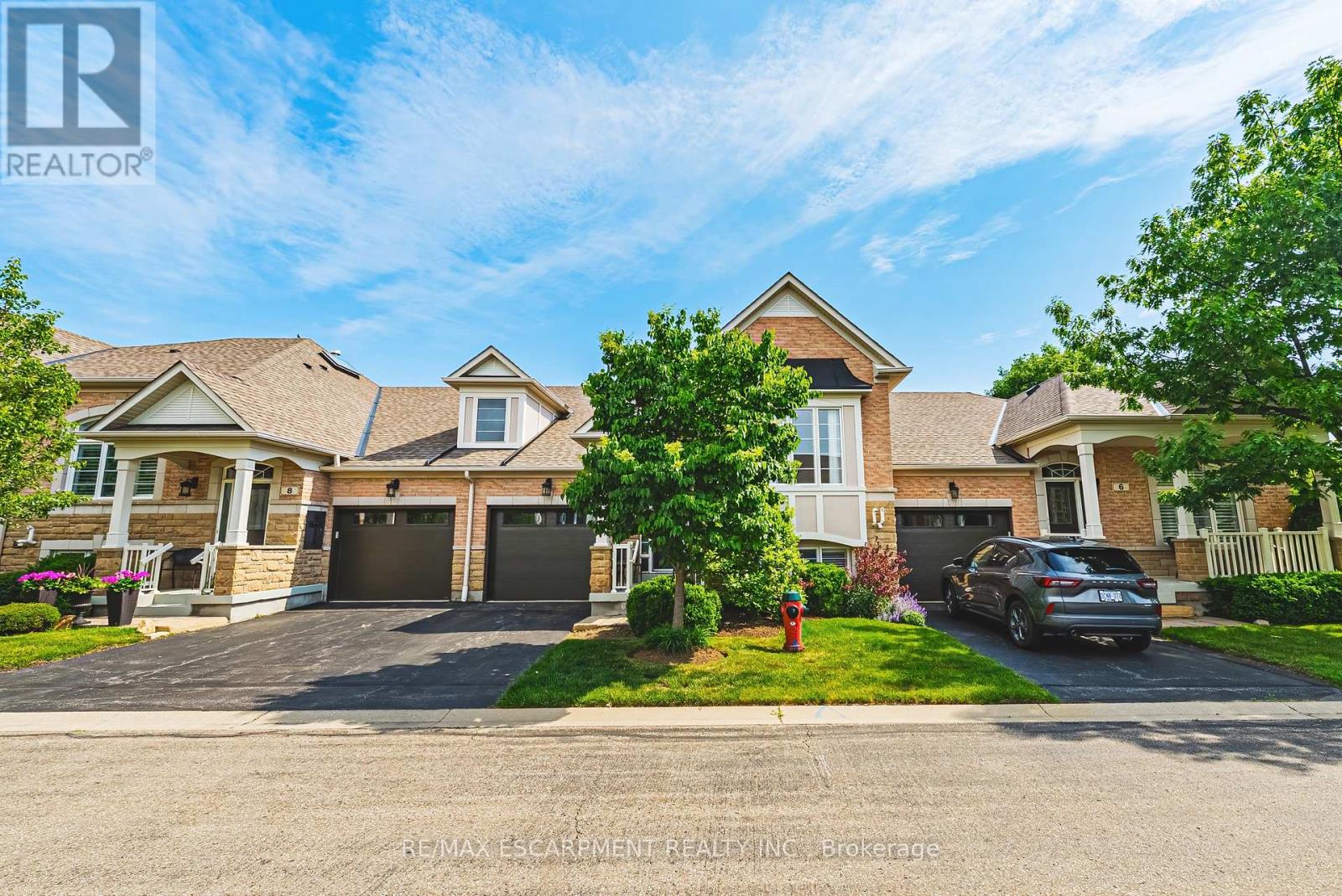 7 - 4220 SARAZEN DRIVE