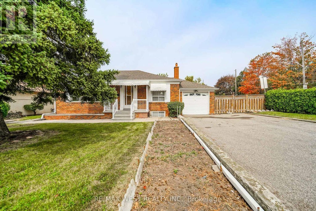 428 MAPLE LEAF DRIVE, TORONTO (MAPLE LEAF), ON M6L 1P7 - Image 133712231.jpeg?d=l