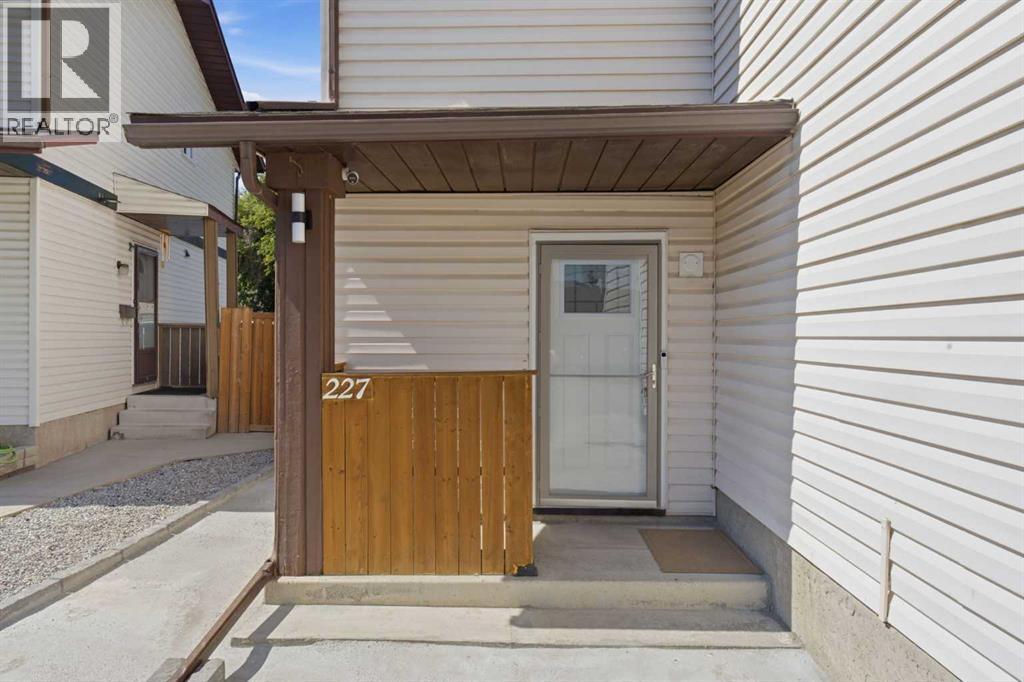 227 Abalone Place NE
