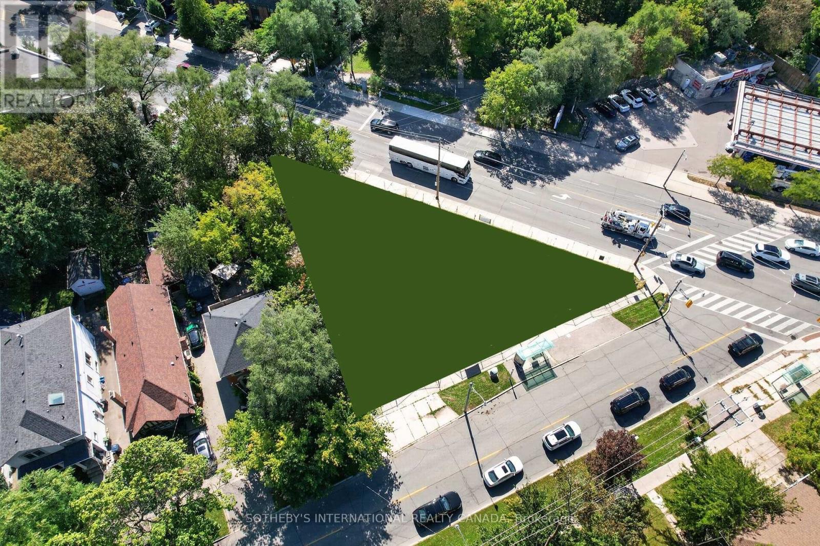 861 AVENUE ROAD