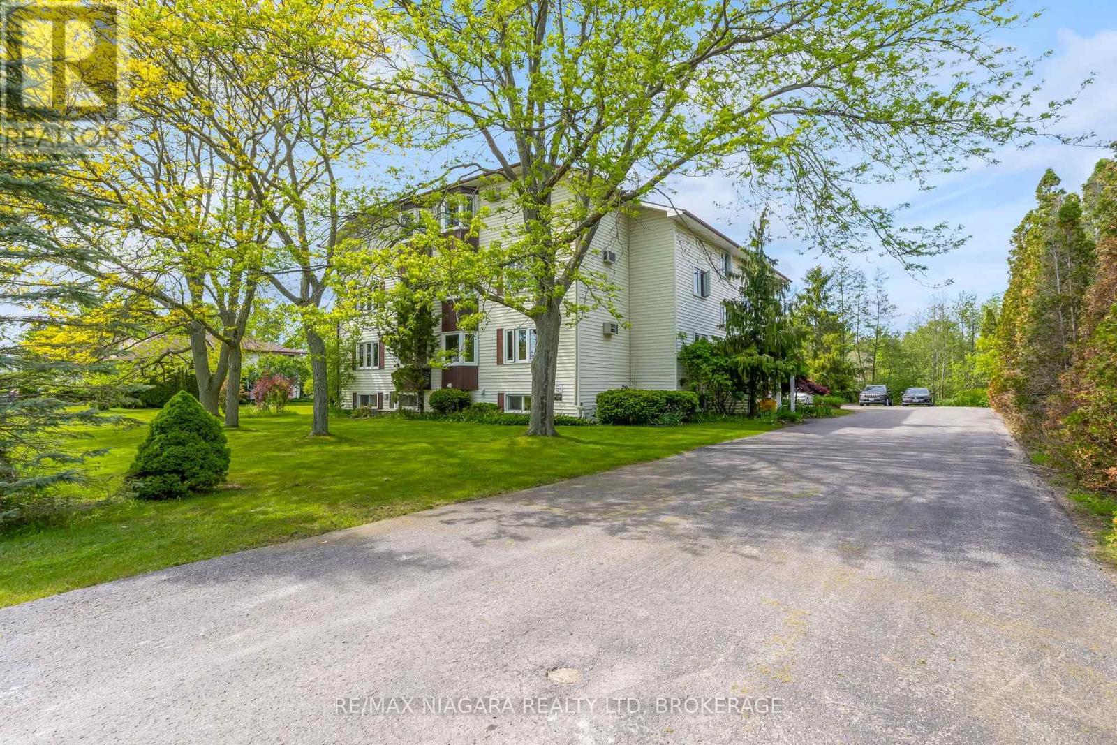 2-3 - 833 FOSS ROAD