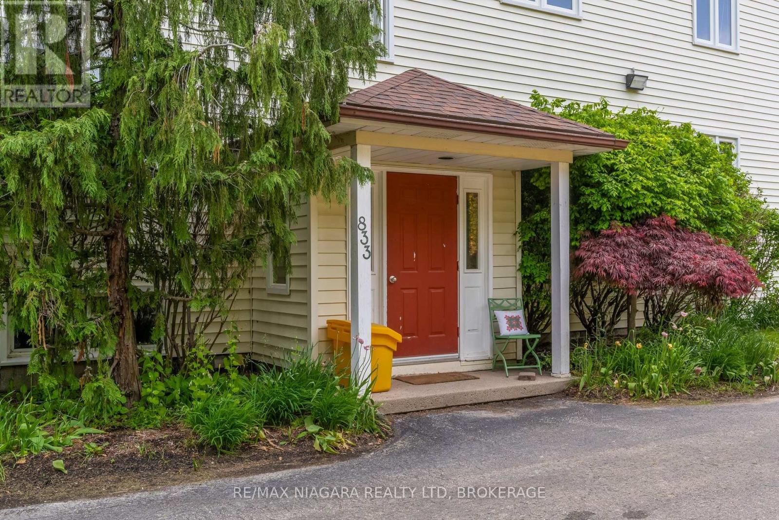 2-3 - 833 FOSS ROAD