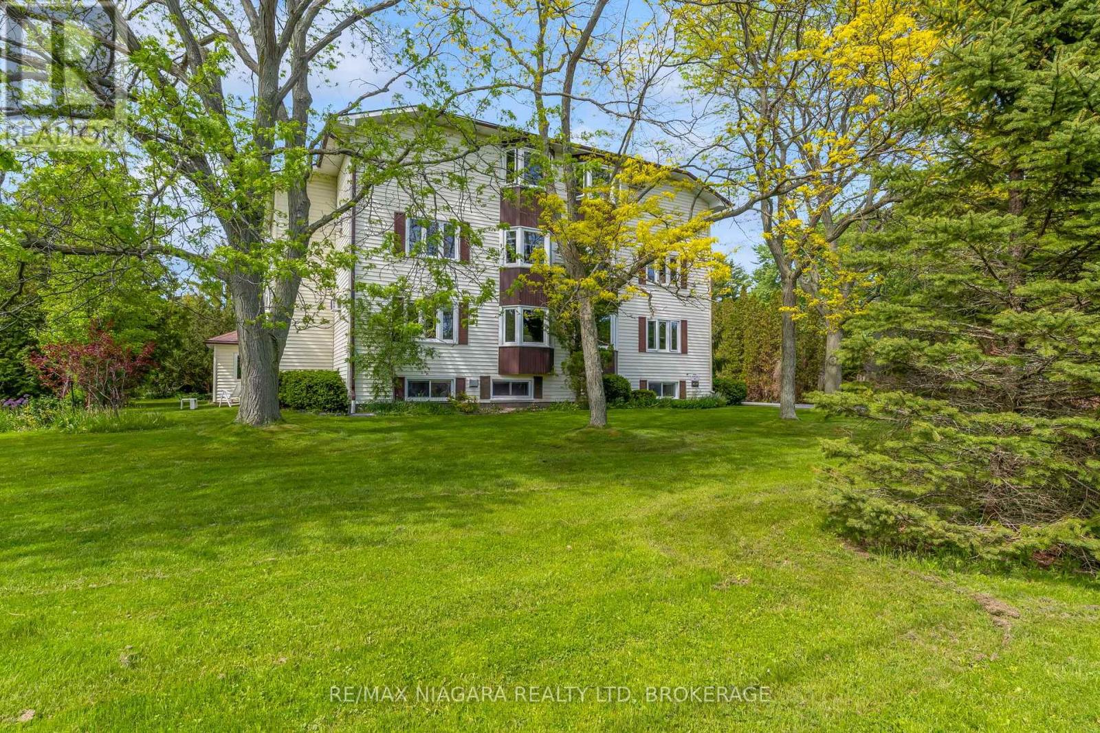 2-3 - 833 FOSS ROAD