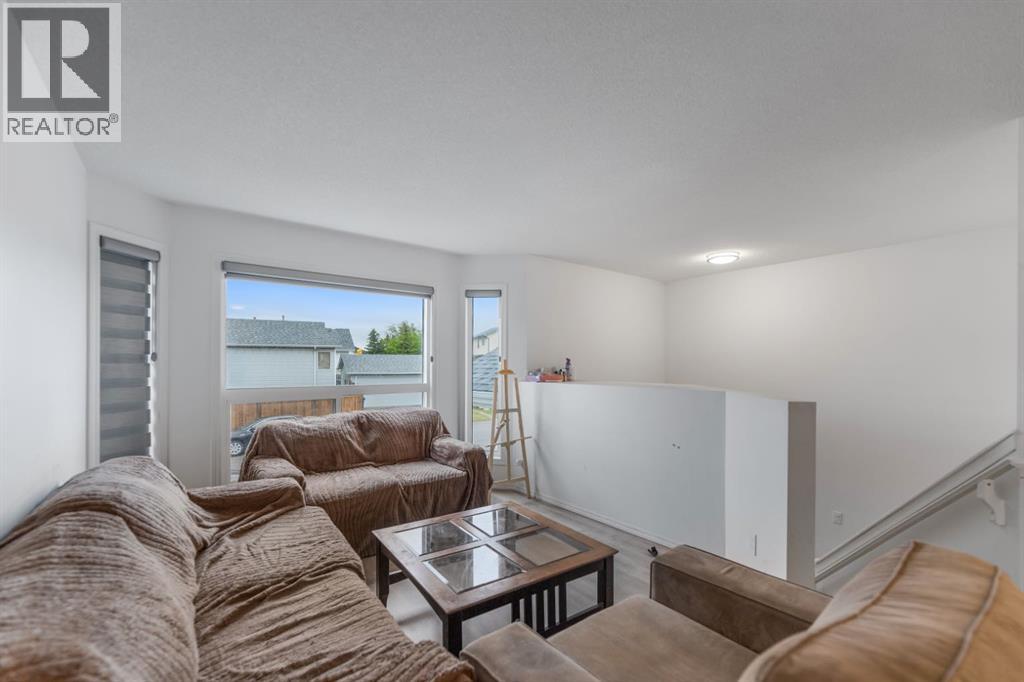 215 Carmel Close NE