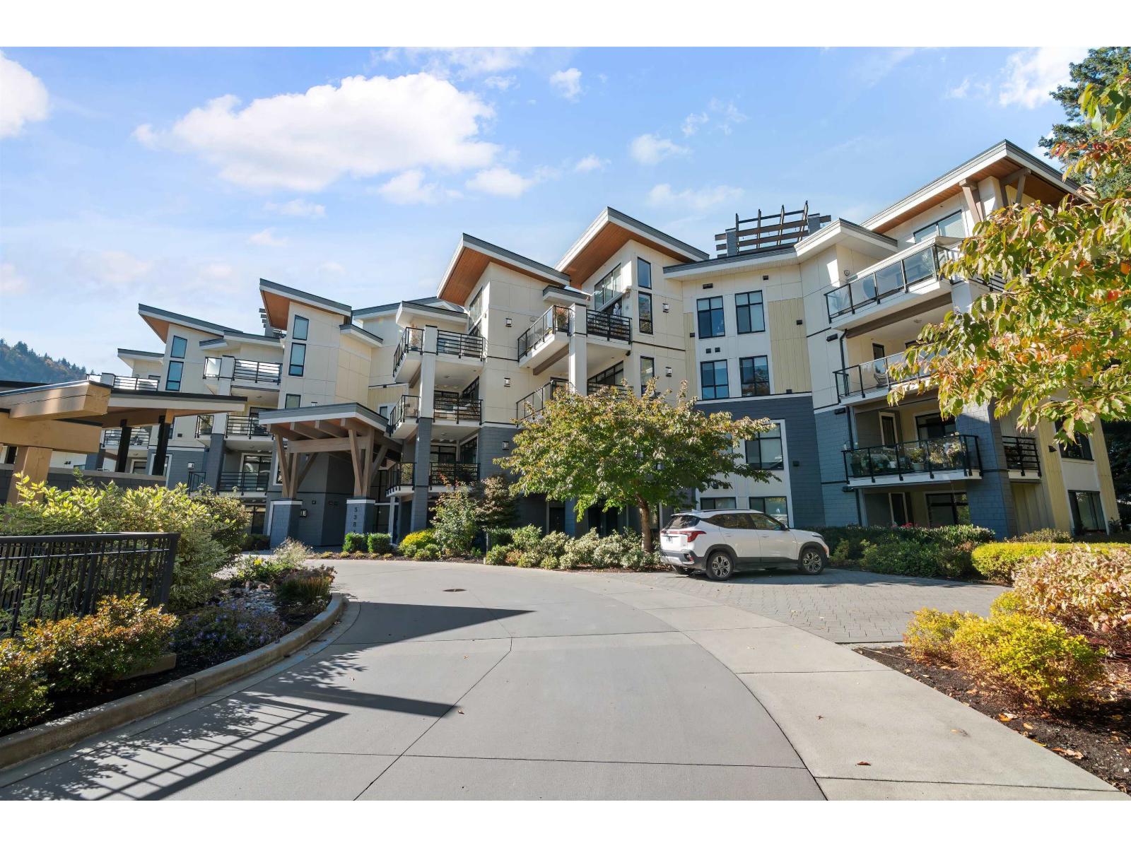 205 5384 TYEE LANE, Garrison Crossing