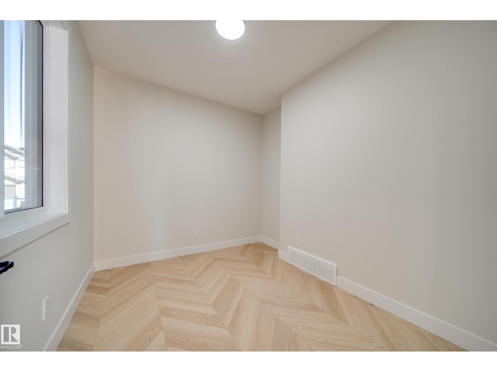 8523 183 AV NW