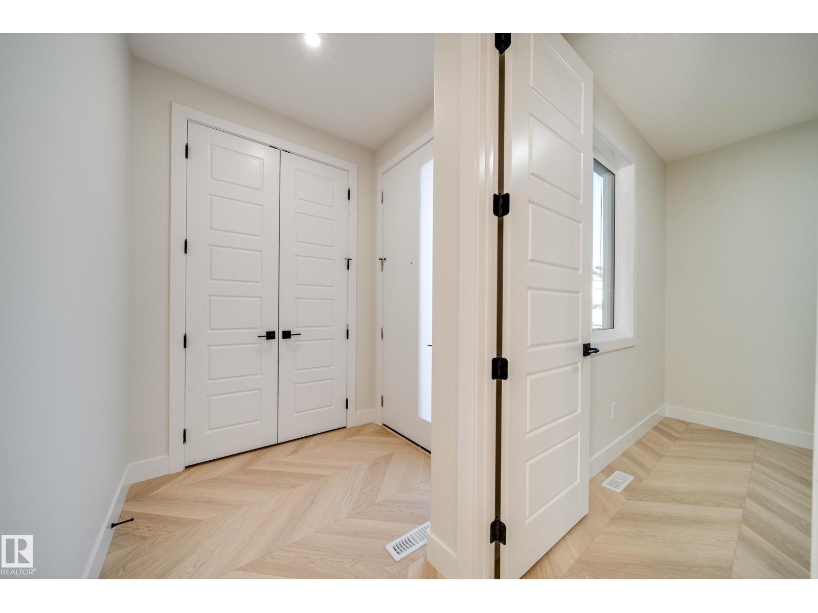 8523 183 AV NW