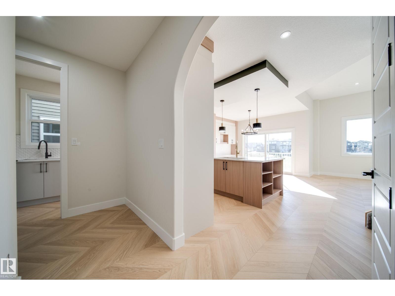 8523 183 AV NW