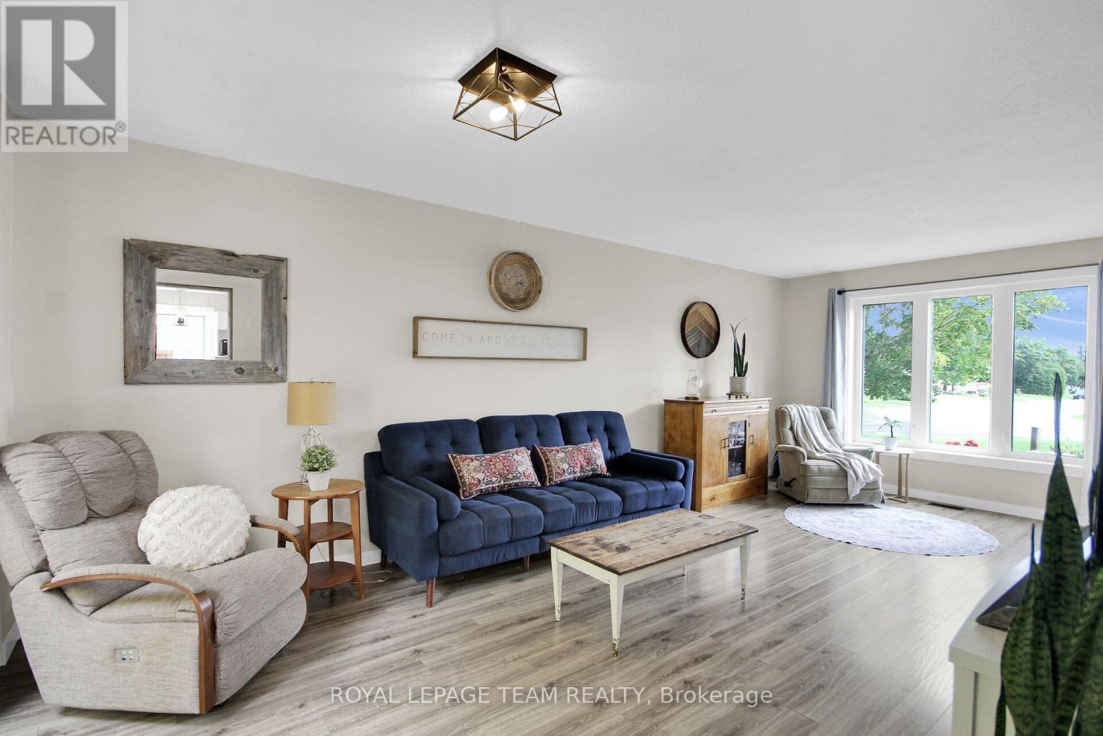 36 STEGGALL CRESCENT