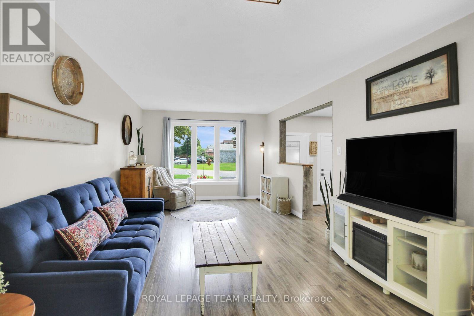 36 STEGGALL CRESCENT