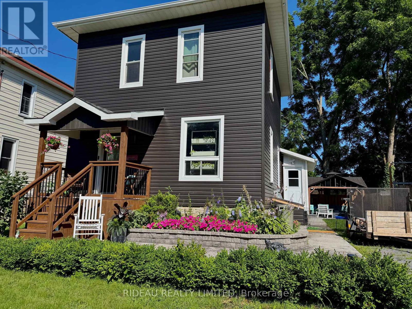 110 MAIN STREET E