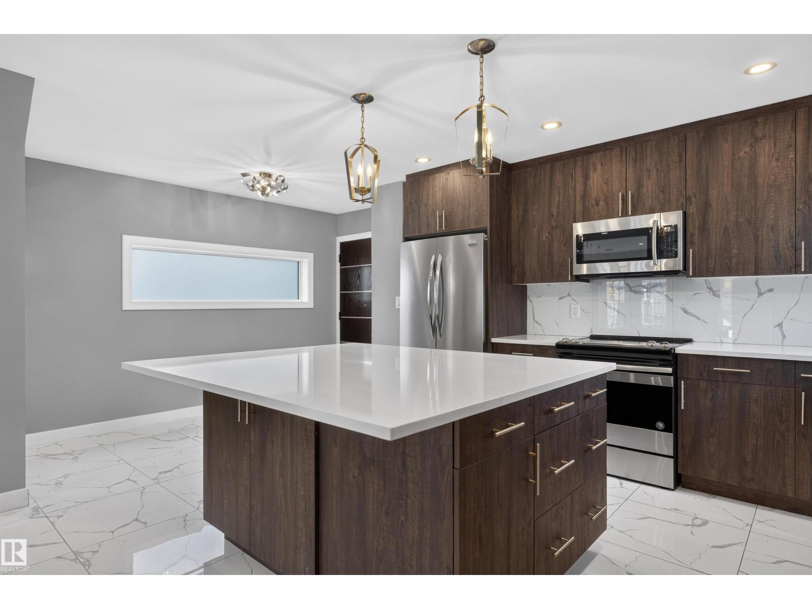 9526 109A AV NW