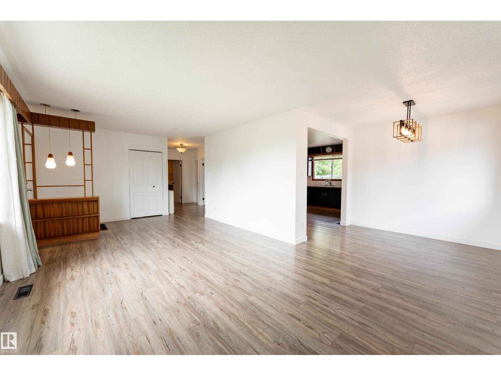 7120 139 AV NW