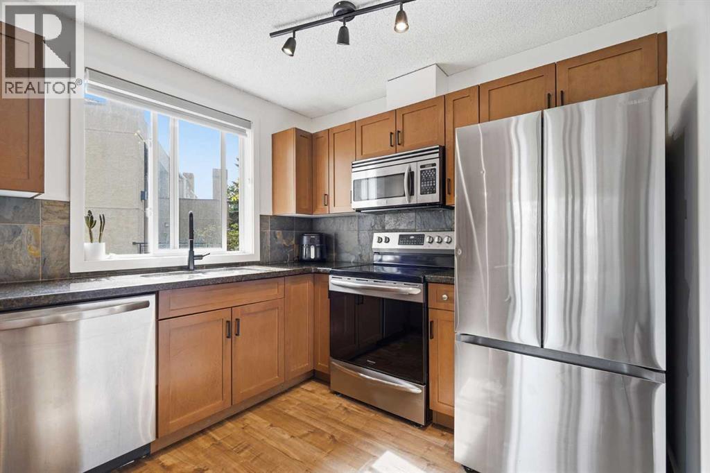 7, 219 Village Terrace SW