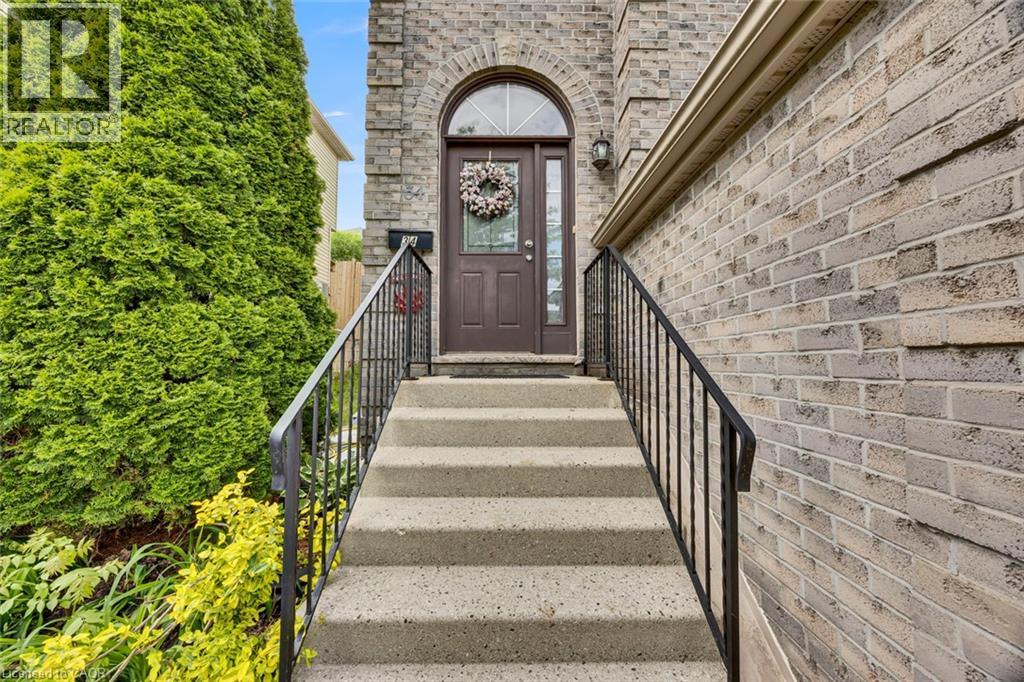 34 PHAIR Crescent