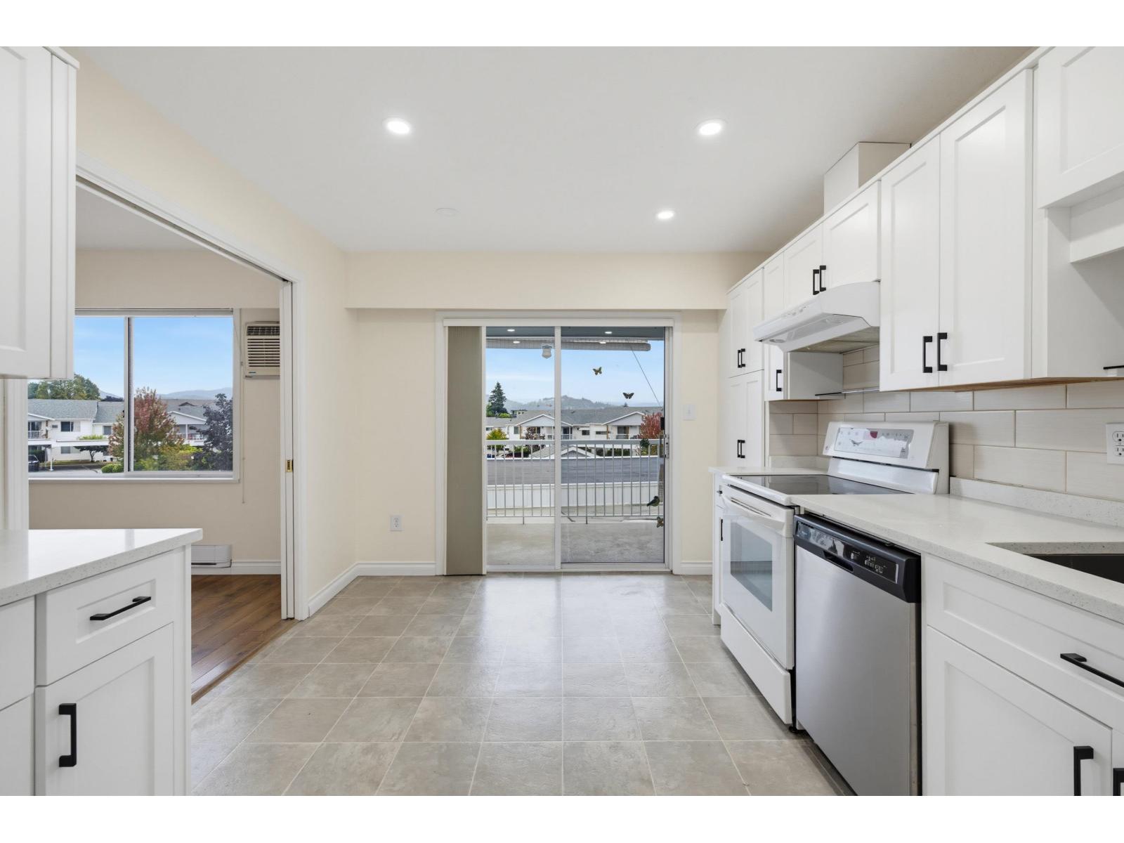 100 32691 GARIBALDI DRIVE
