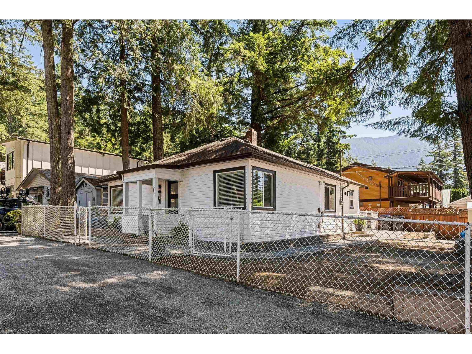 361 PINE STREET, Cultus Lake North