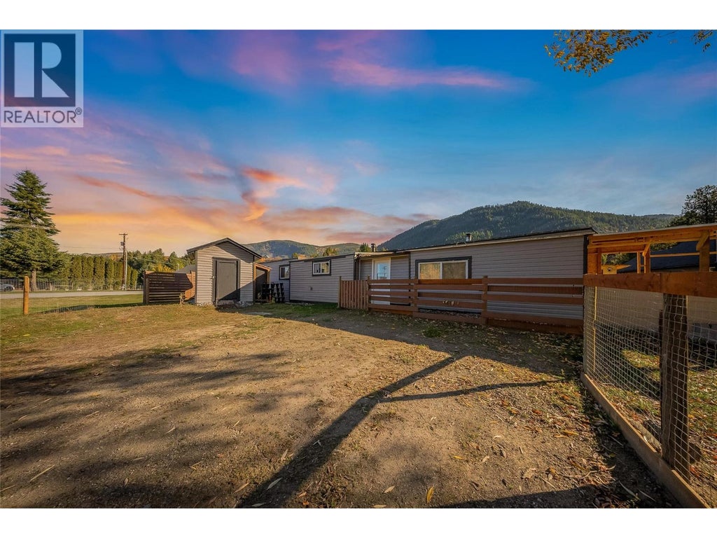 894 WATERLOO ROAD, CASTLEGAR, BC V1N 4K8 - Image 1045161005.jpeg?d=l