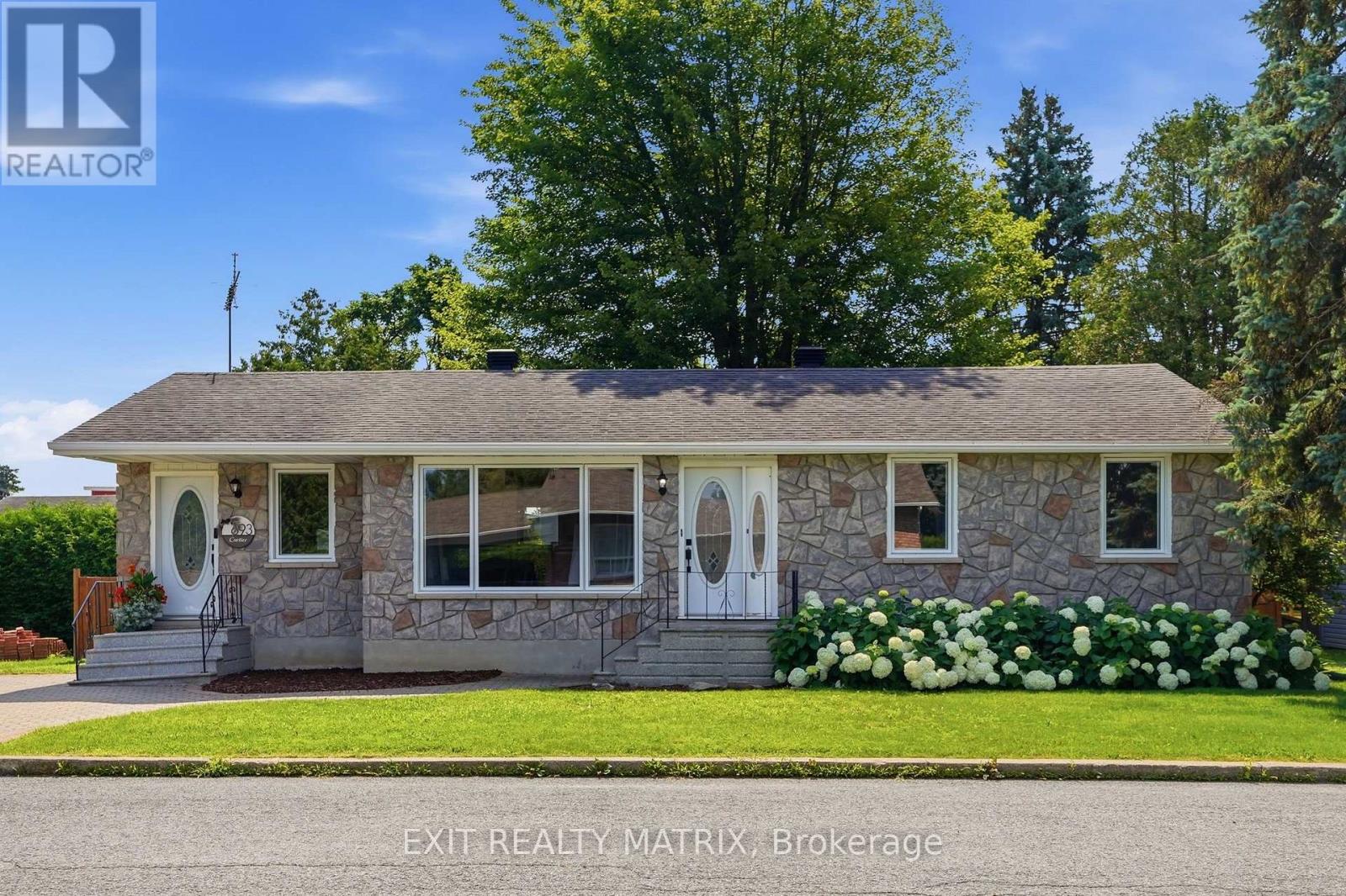 693 CARTIER STREET - Photo 3