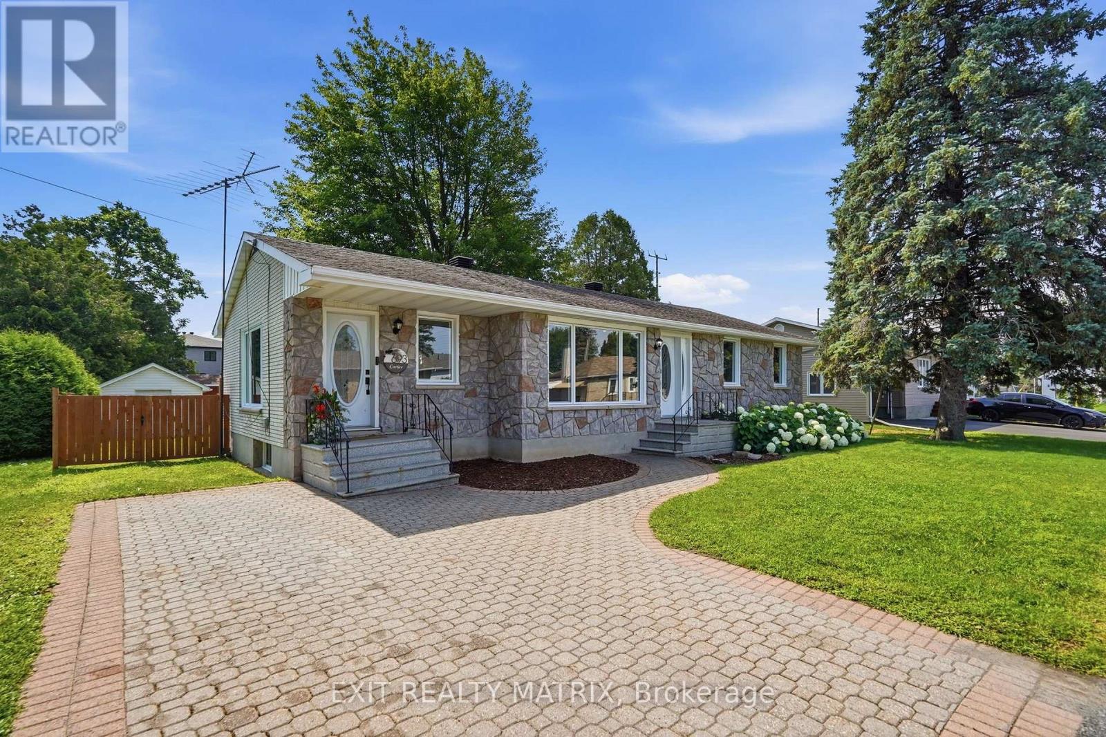 693 CARTIER STREET - Photo 2