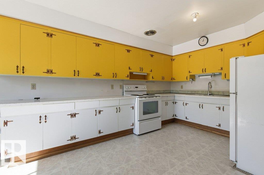 10459 66 AV NW