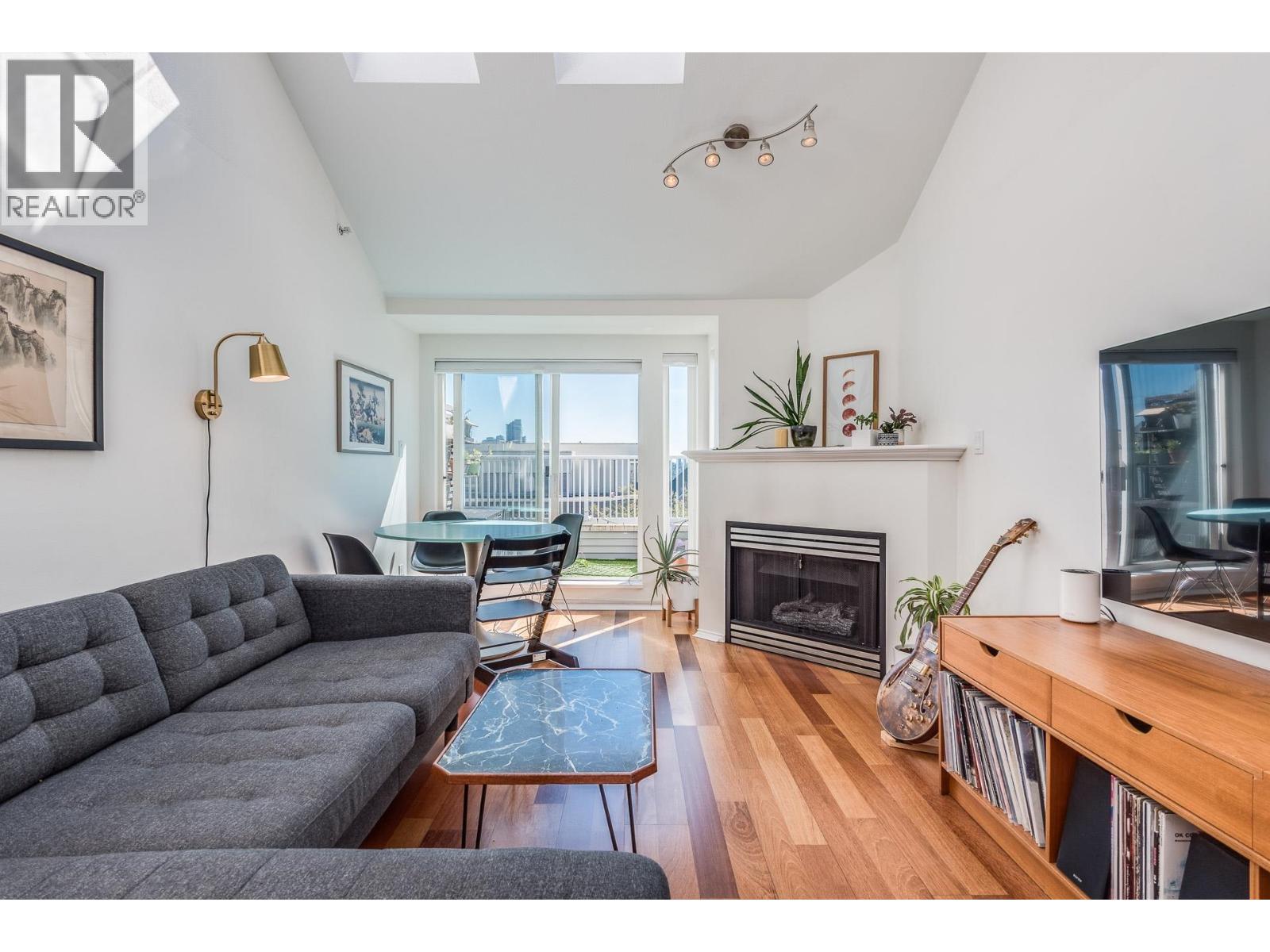 404 3939 HASTINGS STREET