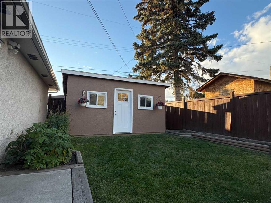1623 Rouleau Crescent SE