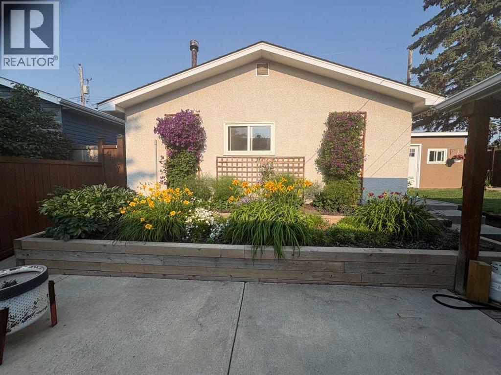 1623 Rouleau Crescent SE