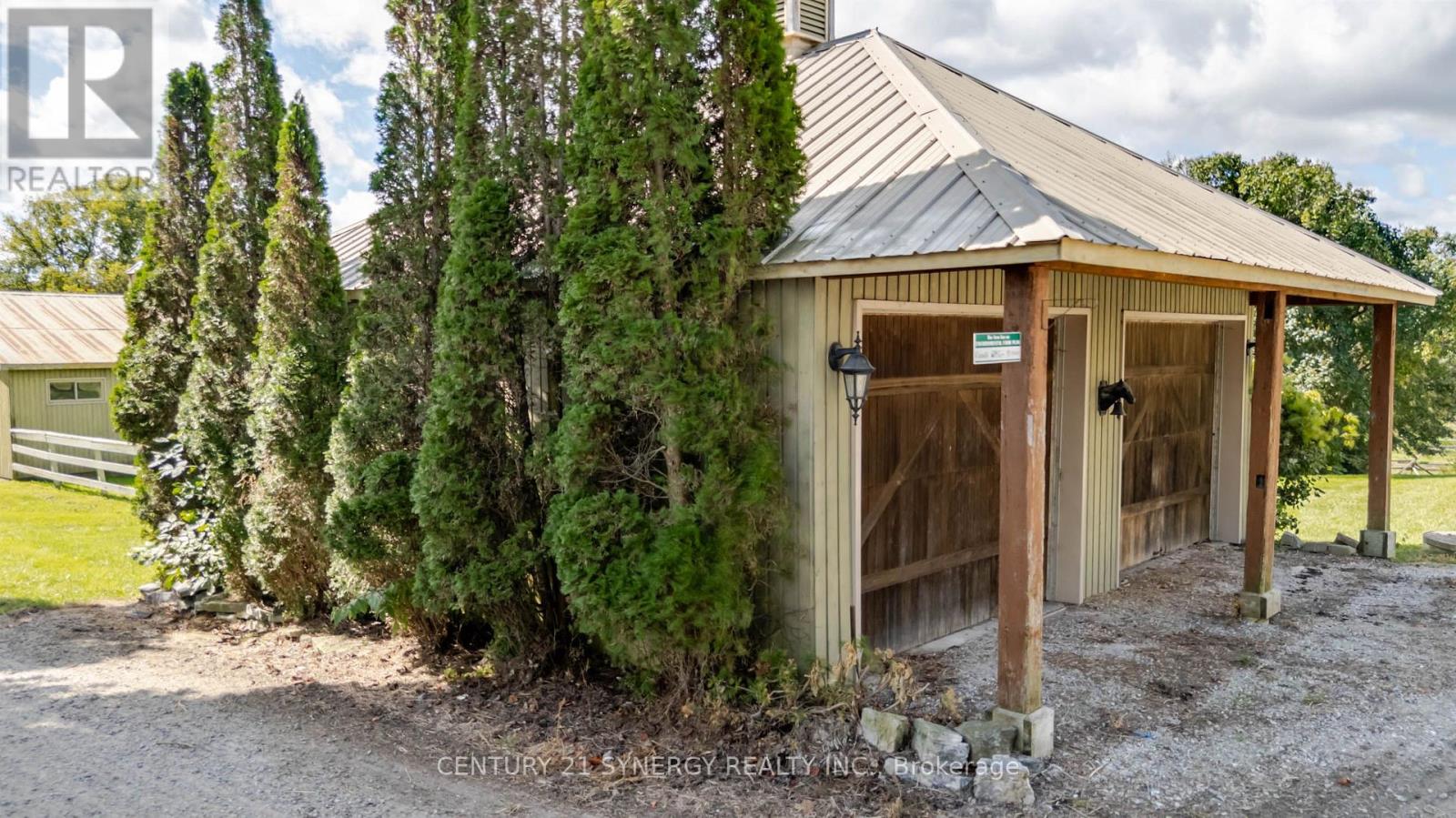 1545 RIDEAU FERRY ROAD