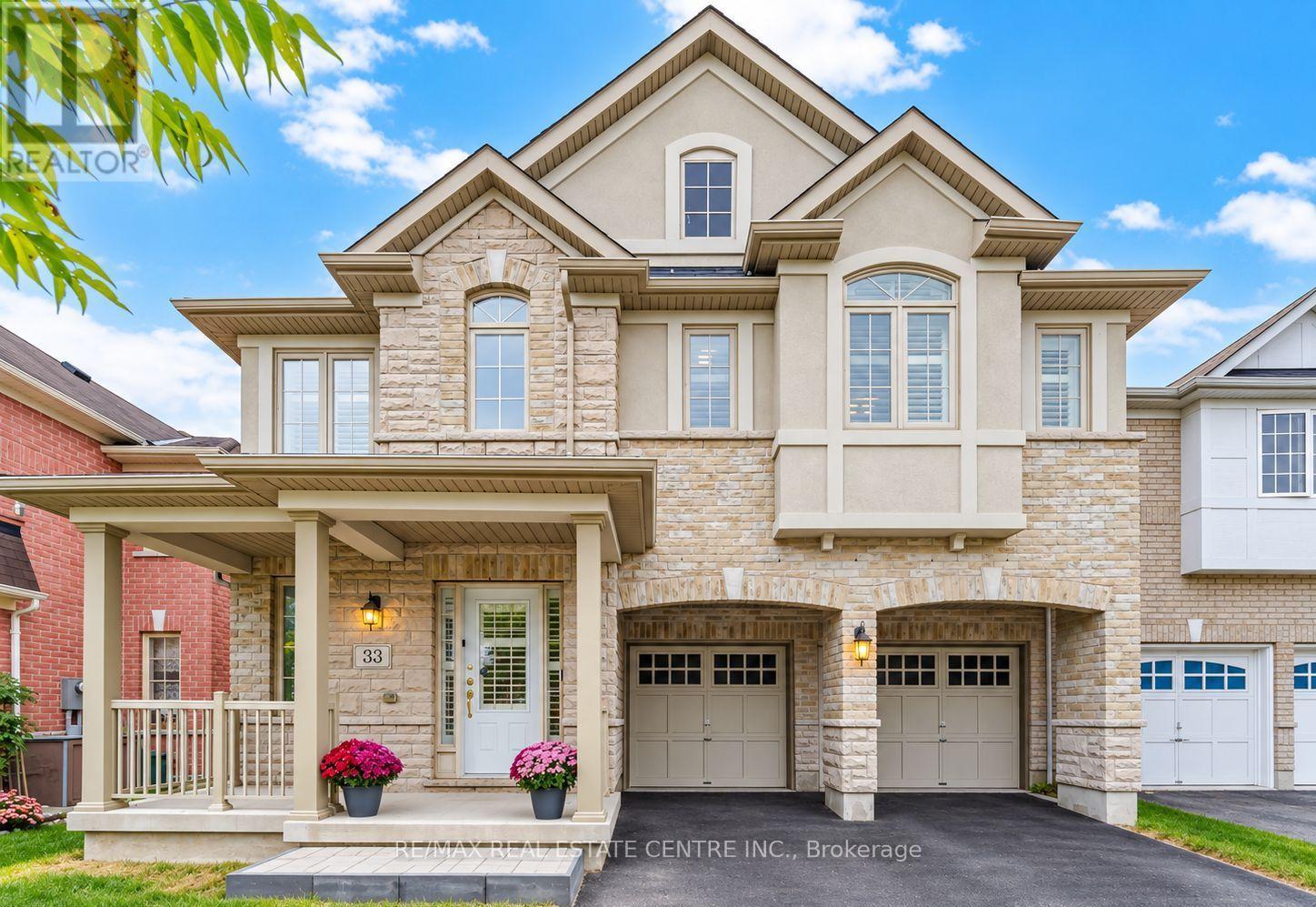 33 MOSELY CRESCENT