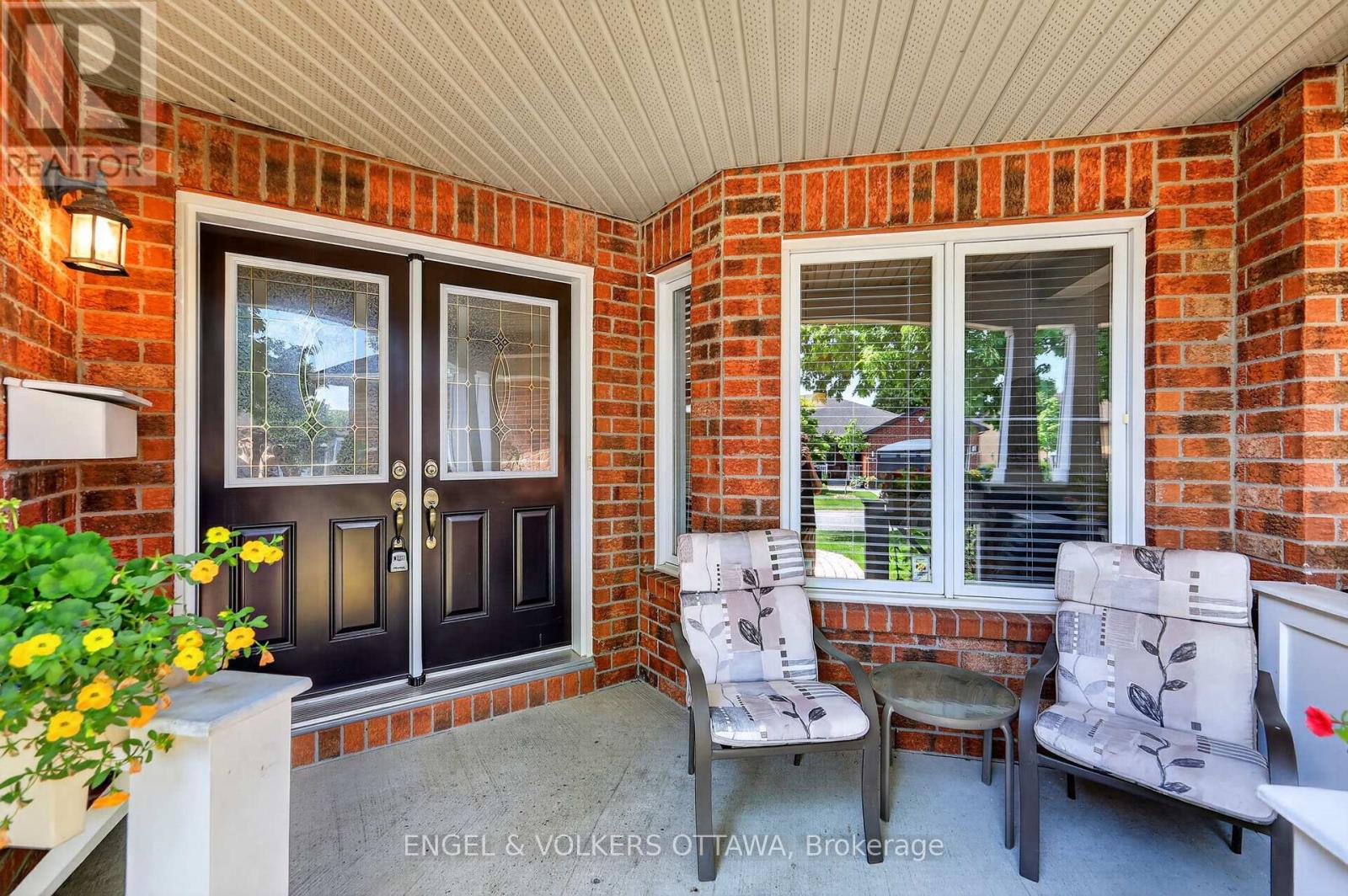 10 WATERTHRUSH CRESCENT
