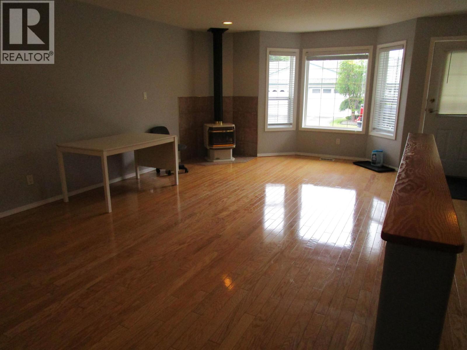 3B 814 CARIBOO TRAIL