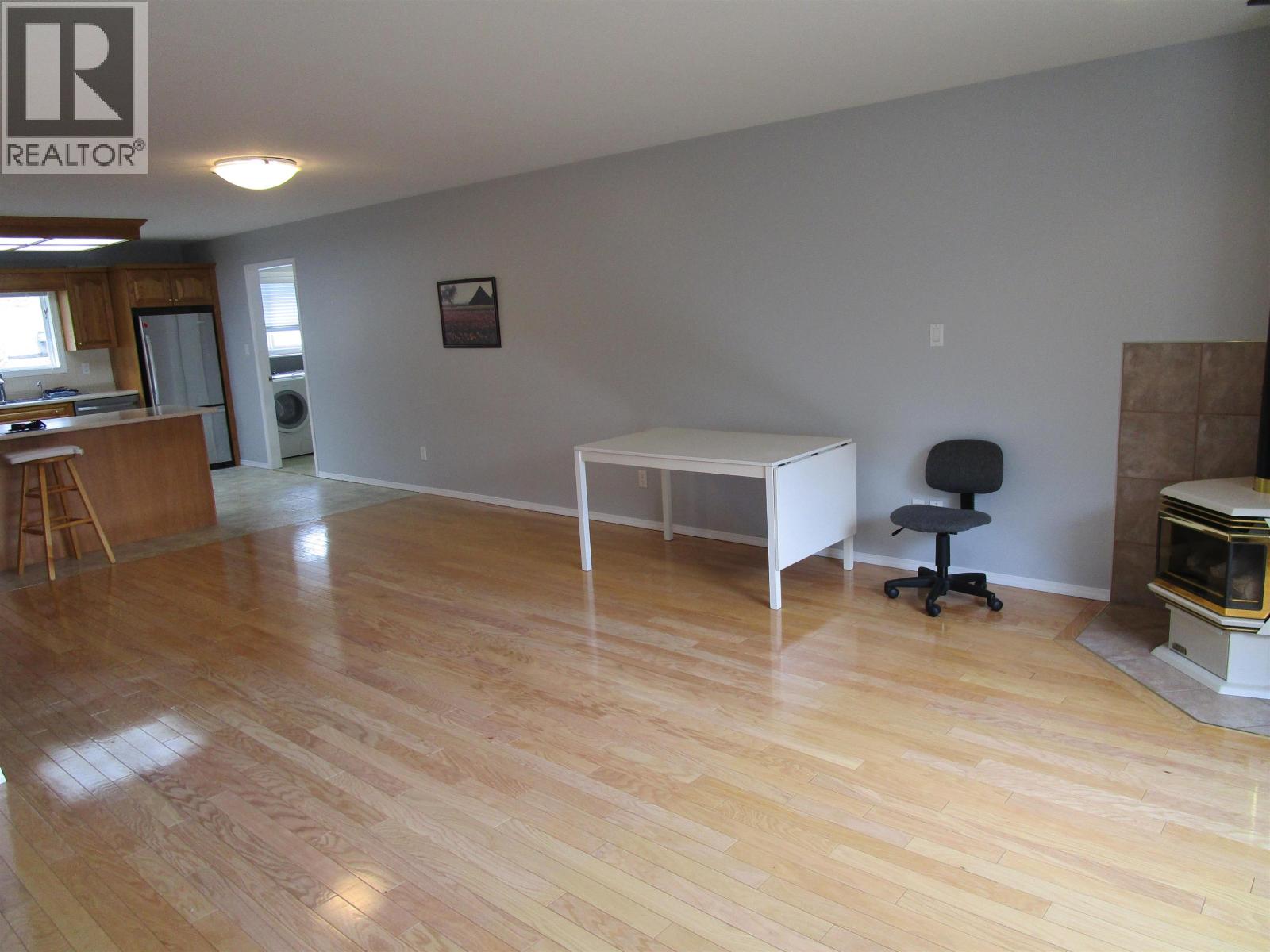 3B 814 CARIBOO TRAIL