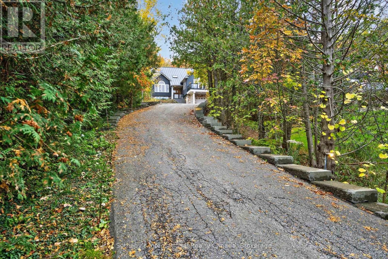 112 ARROWHEAD CRESCENT