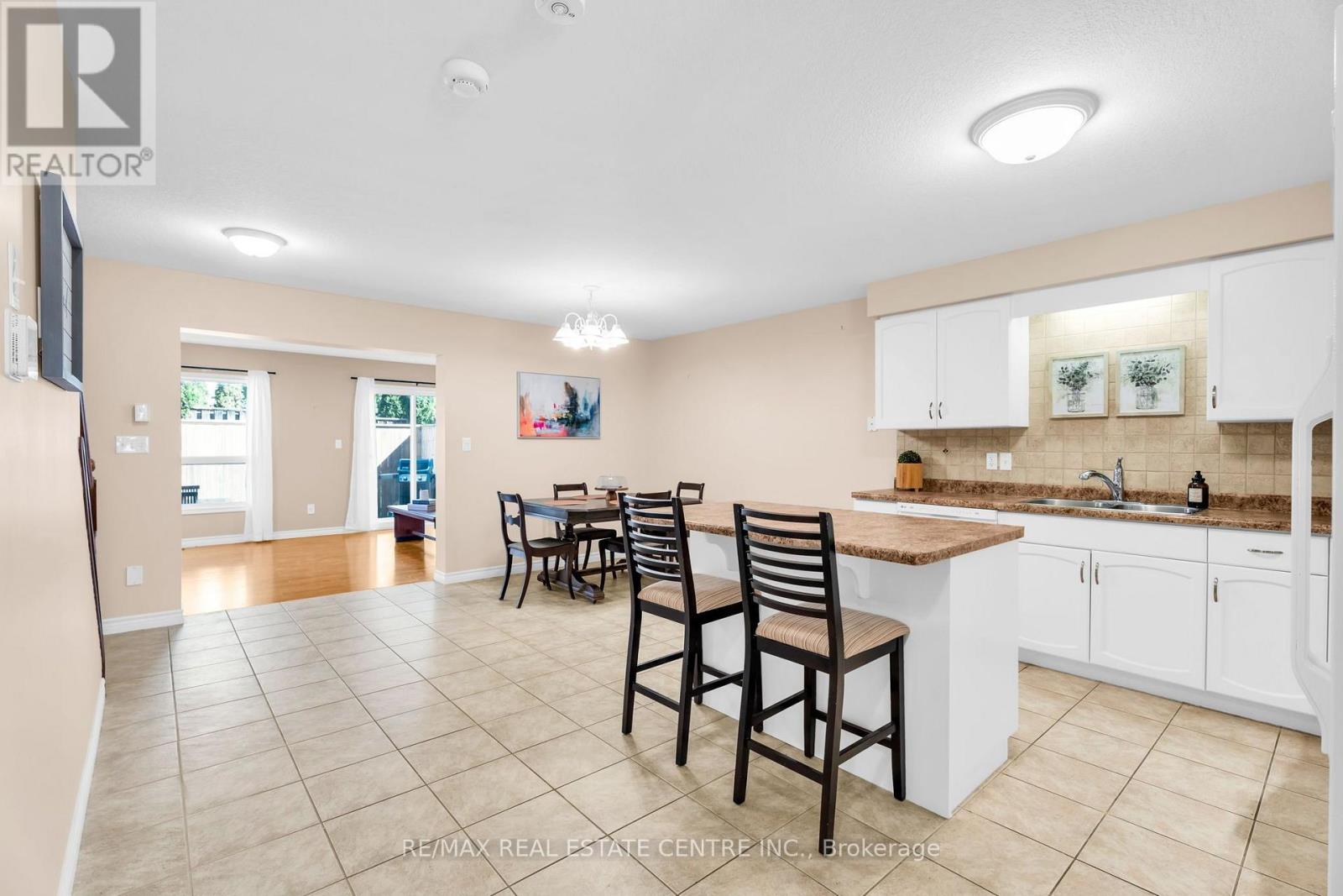 11 - 20 SHACKLETON DRIVE
