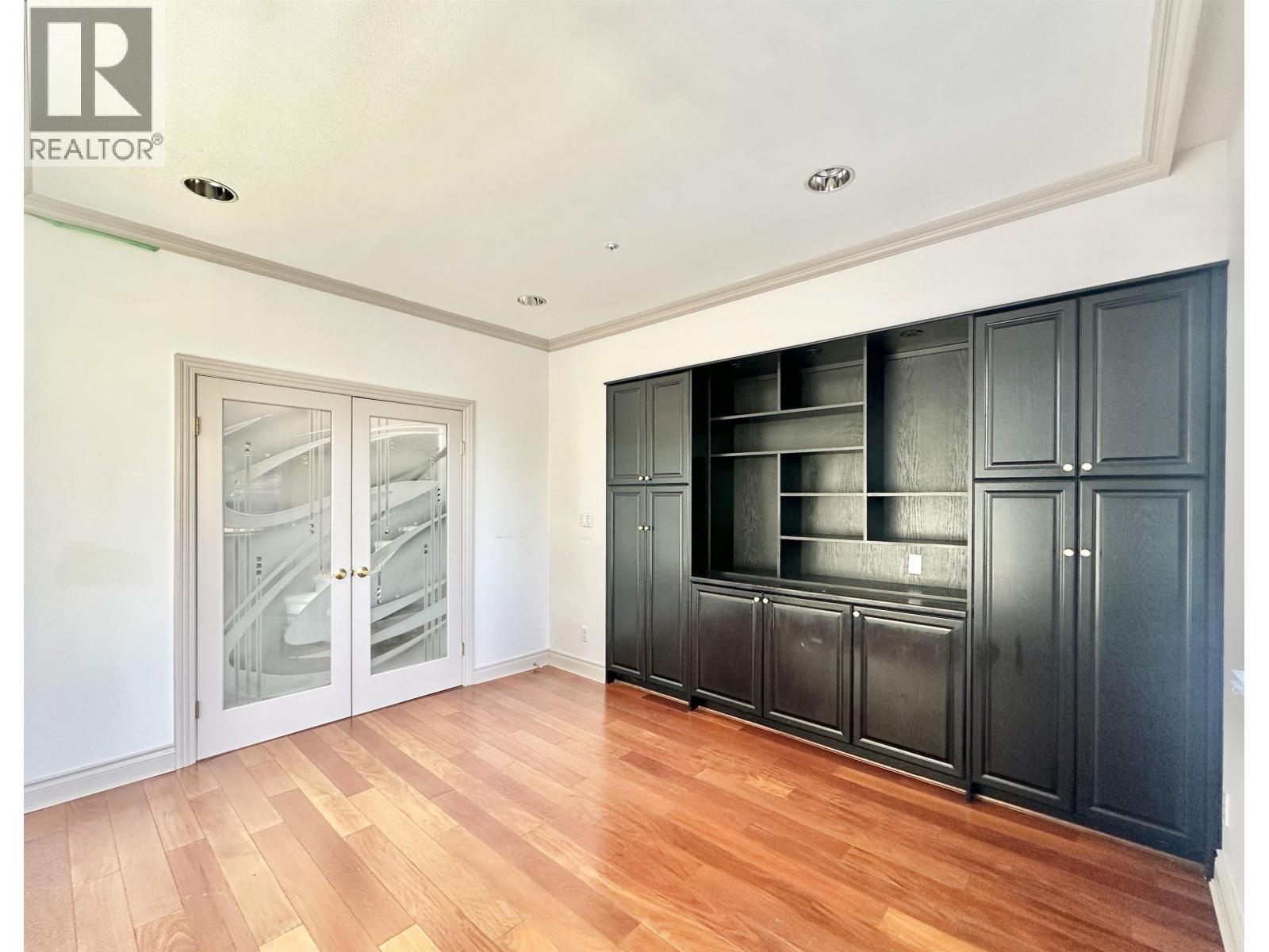883 W 52 AVENUE