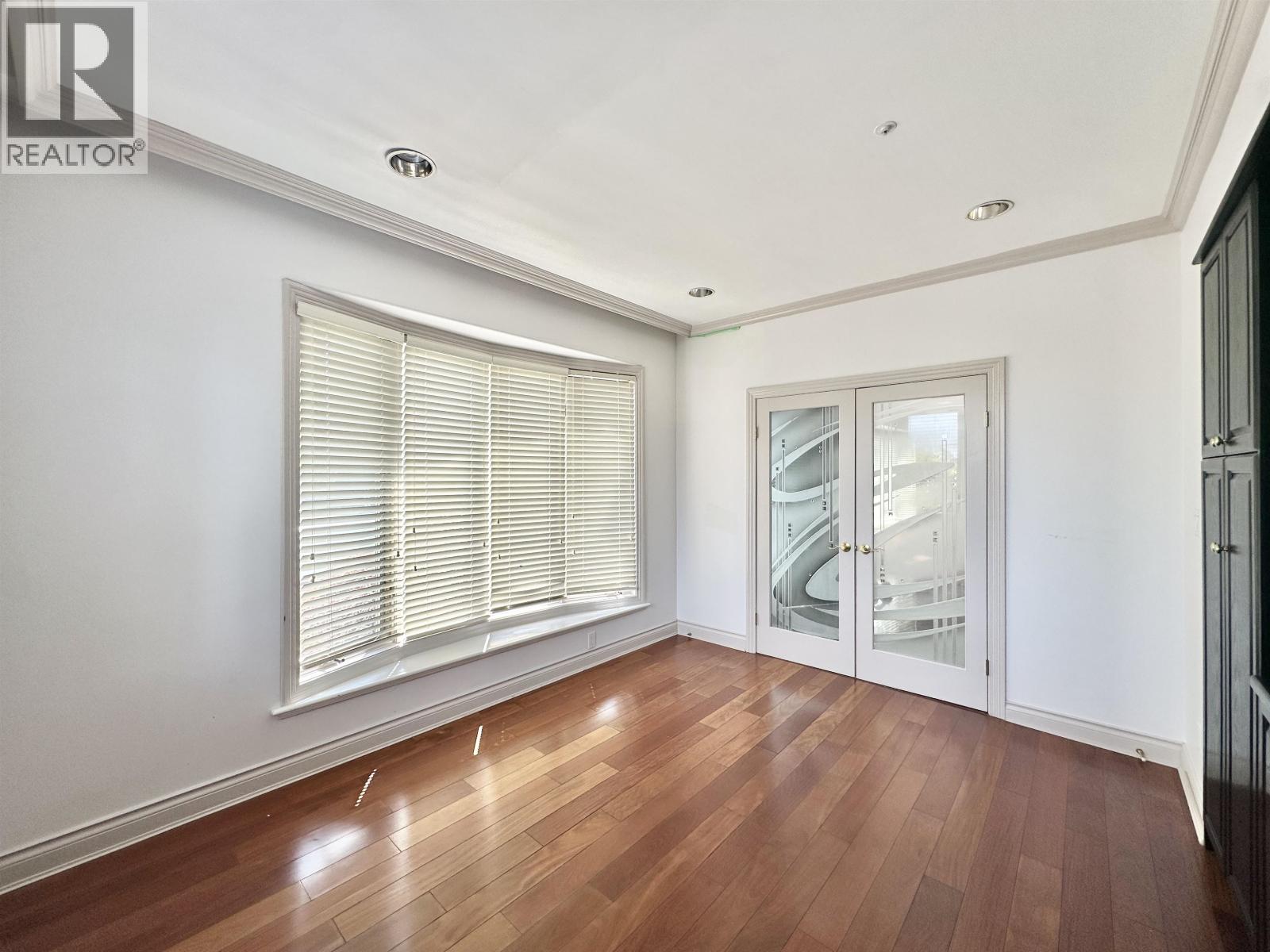 883 W 52 AVENUE