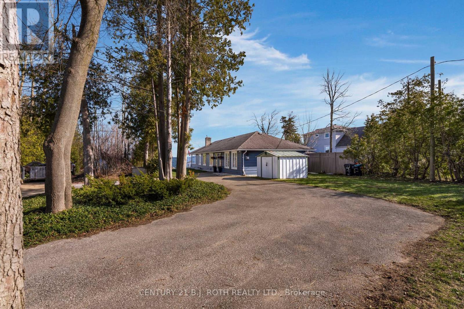 49 LAKESHORE ROAD E