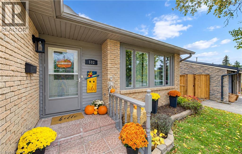 102 TOYNBEE Crescent